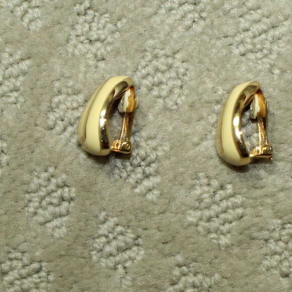 Vintage Christian Dior Germany Pale Yellow Enamel Clip-On Earrings - Picture 6 of 7